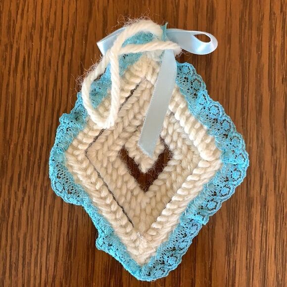 Collection of kitschy handmade yarn Christmas tree ornaments - Picture 11 of 12